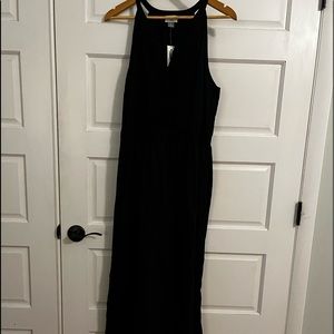 Black Sleeveless Maxi Dress Perfect for Summer! (L)